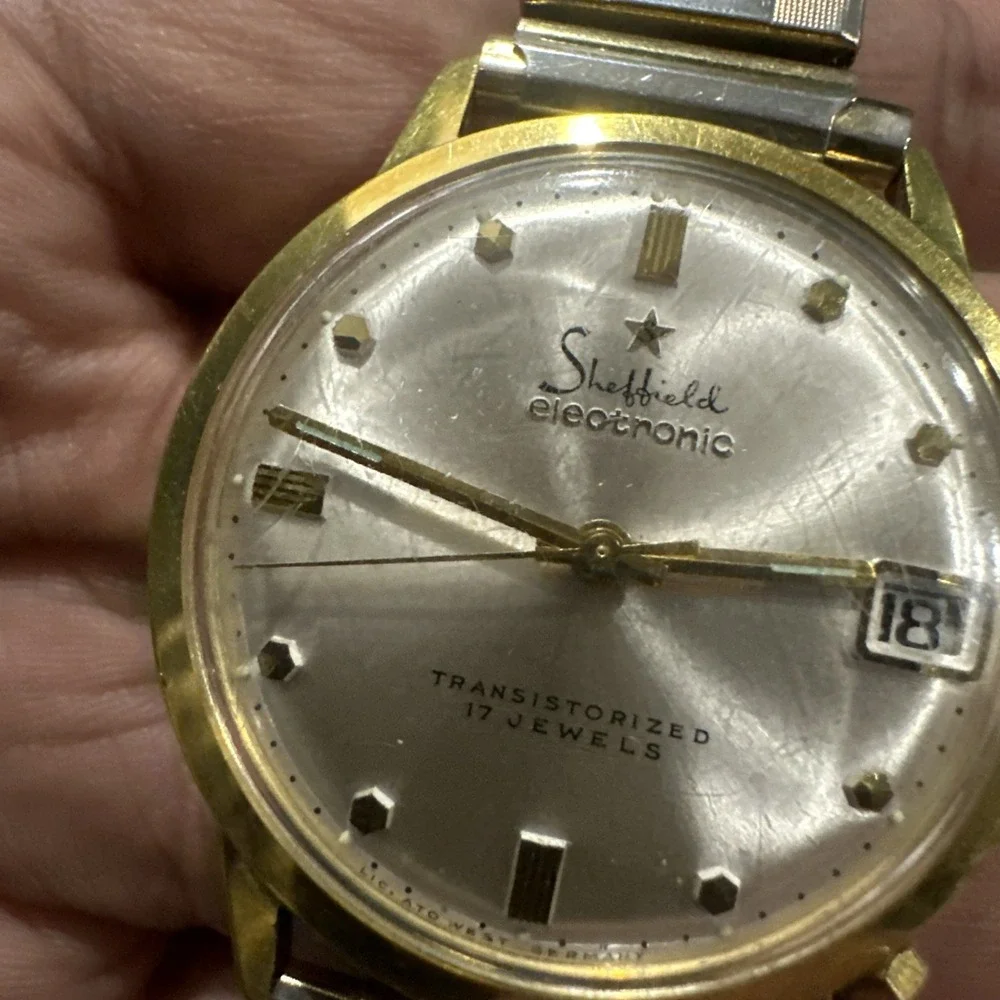 Vintage Sheffield Electronic 37mm Mens Watch Rare Gold Tone Quartz - For Repair